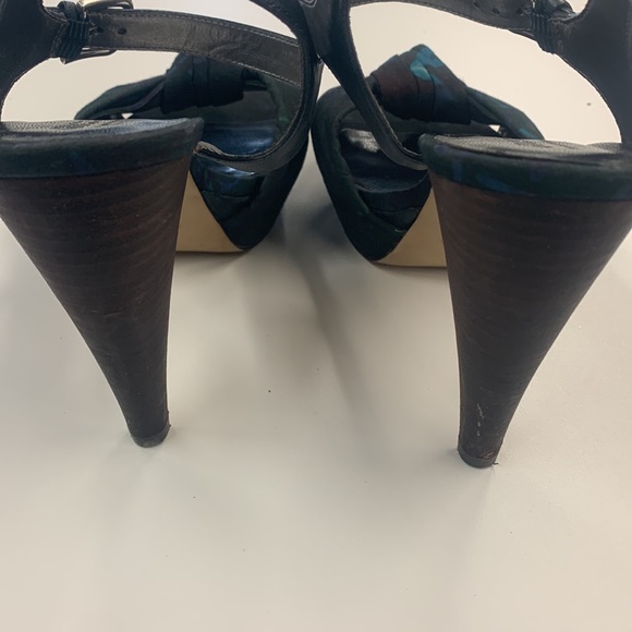 Ladies Size 9 Guess Heels - Picture 6 of 9